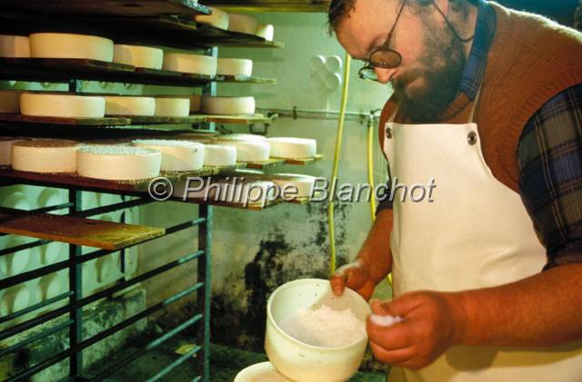 tomme de savoie 18.JPG - Fabrication de la tomme de SavoieAlpageMassif des BaugesSavoieFrance